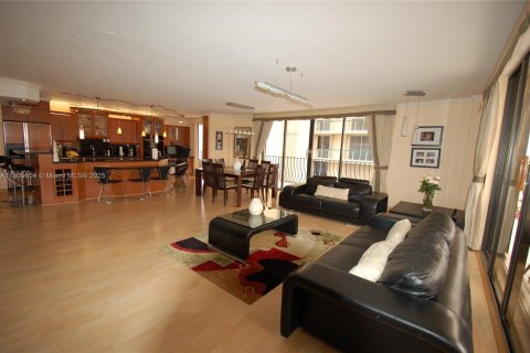 Condo in Surfside, Florida, 2 bedrooms  № 1865329 - photo 3