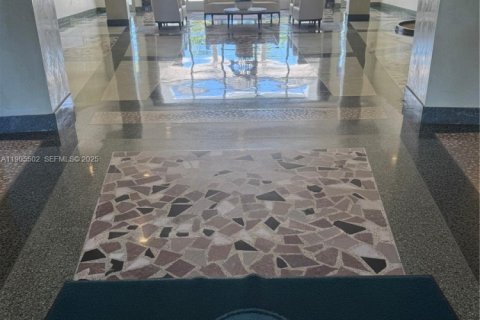 Copropriété à louer à Miami Beach, Floride: 1 chambre, 119.19 m2 № 1983951 - photo 2