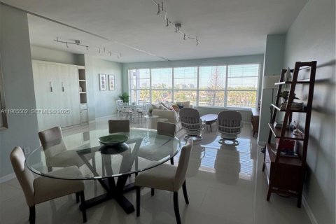 Copropriété à louer à Miami Beach, Floride: 1 chambre, 119.19 m2 № 1983951 - photo 7