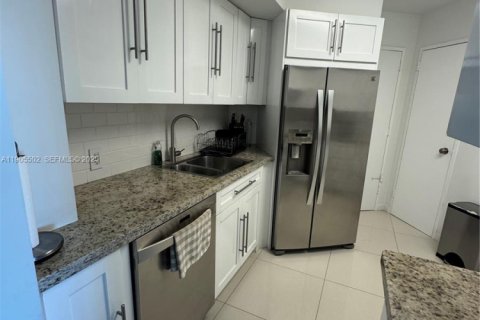 Copropriété à louer à Miami Beach, Floride: 1 chambre, 119.19 m2 № 1983951 - photo 12