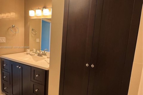 Copropriété à louer à Miami Beach, Floride: 1 chambre, 119.19 m2 № 1983951 - photo 18