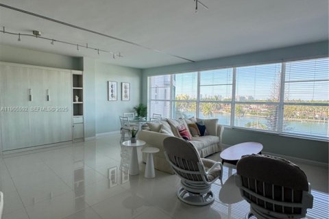 Copropriété à louer à Miami Beach, Floride: 1 chambre, 119.19 m2 № 1983951 - photo 8