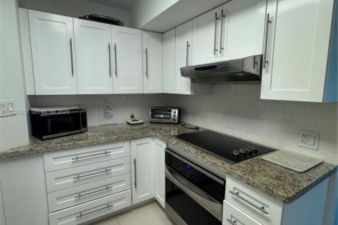 Copropriété à louer à Miami Beach, Floride: 1 chambre, 119.19 m2 № 1983951 - photo 13