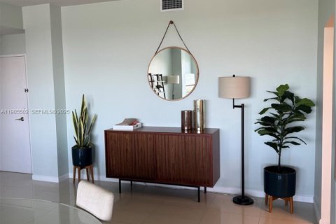 Copropriété à louer à Miami Beach, Floride: 1 chambre, 119.19 m2 № 1983951 - photo 5