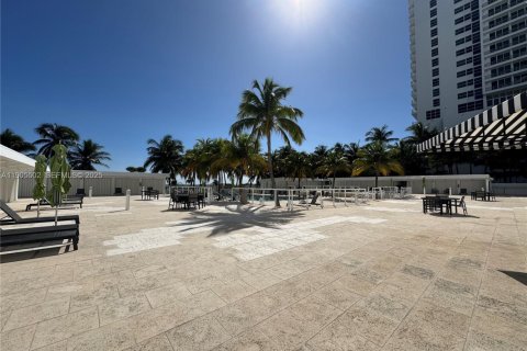 Copropriété à louer à Miami Beach, Floride: 1 chambre, 119.19 m2 № 1983951 - photo 3