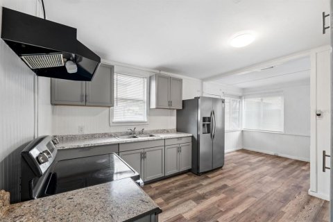 Propiedad comercial en venta en Saint Petersburg, Florida, 4 dormitorios, 192.31 m2 № 2157330 - foto 13