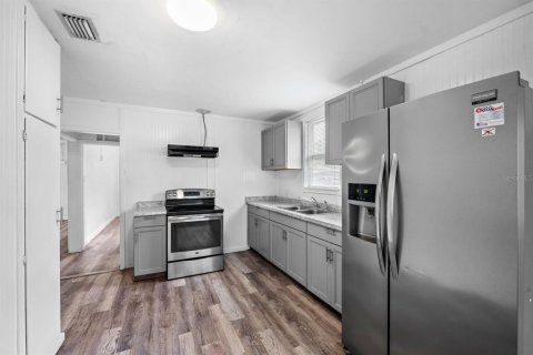 Propiedad comercial en venta en Saint Petersburg, Florida, 4 dormitorios, 192.31 m2 № 2157330 - foto 14