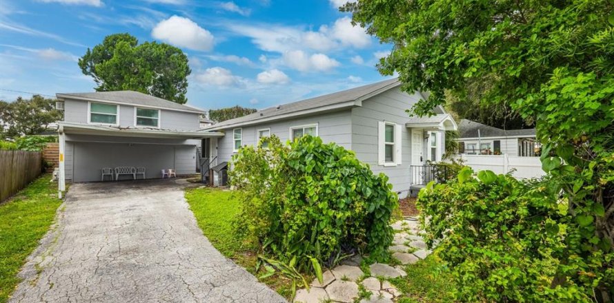 Propiedad comercial en Saint Petersburg, Florida 4 dormitorios, 192.31 m2 № 2157330