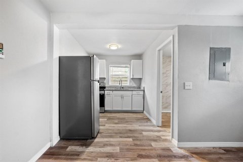Propiedad comercial en venta en Saint Petersburg, Florida, 4 dormitorios, 192.31 m2 № 2157330 - foto 23