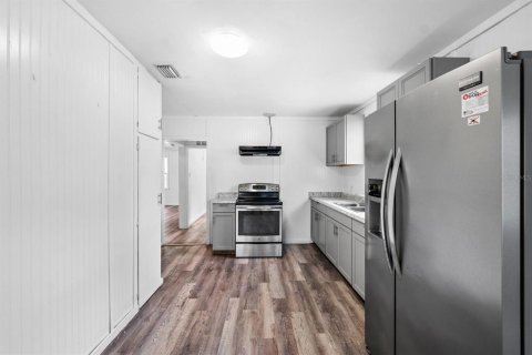 Propiedad comercial en venta en Saint Petersburg, Florida, 4 dormitorios, 192.31 m2 № 2157330 - foto 12