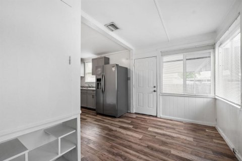 Propiedad comercial en venta en Saint Petersburg, Florida, 4 dormitorios, 192.31 m2 № 2157330 - foto 11