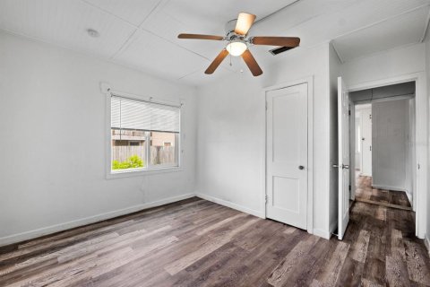 Propiedad comercial en venta en Saint Petersburg, Florida, 4 dormitorios, 192.31 m2 № 2157330 - foto 19