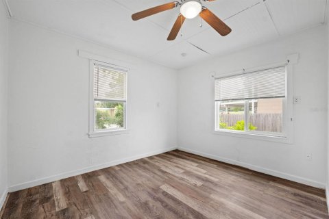 Propiedad comercial en venta en Saint Petersburg, Florida, 4 dormitorios, 192.31 m2 № 2157330 - foto 18
