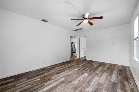 Propiedad comercial en venta en Saint Petersburg, Florida, 4 dormitorios, 192.31 m2 № 2157330 - foto 15