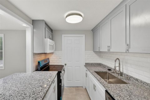 Casa en venta en New Port Richey, Florida, 2 dormitorios, 74.41 m2 № 1902544 - foto 7