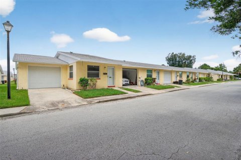 Casa en venta en New Port Richey, Florida, 2 dormitorios, 74.41 m2 № 1902544 - foto 1
