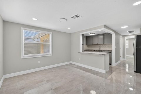 Casa en venta en New Port Richey, Florida, 2 dormitorios, 74.41 m2 № 1902544 - foto 4