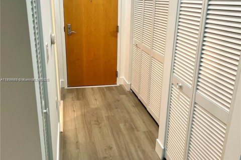 Condo in Miami, Florida  № 1965573 - photo 6