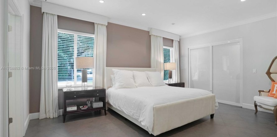 Villa ou maison à Coral Gables, Floride 4 chambres, 352.66 m2 № 1738498