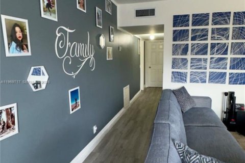 Купить виллу или дом в Лодерхилл, Флорида 3 спальни, 101.82м2, № 2038214 - фото 7