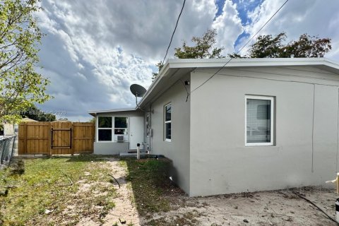 Купить виллу или дом в Лодерхилл, Флорида 3 спальни, 101.82м2, № 2038214 - фото 18