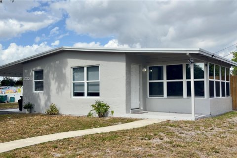 Купить виллу или дом в Лодерхилл, Флорида 3 спальни, 101.82м2, № 2038214 - фото 3