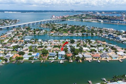 Villa ou maison à vendre à Saint Pete Beach, Floride: 5 chambres, 447.6 m2 № 2425833 - photo 4