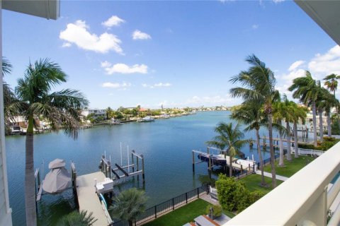 Villa ou maison à vendre à Saint Pete Beach, Floride: 5 chambres, 447.6 m2 № 2425833 - photo 2