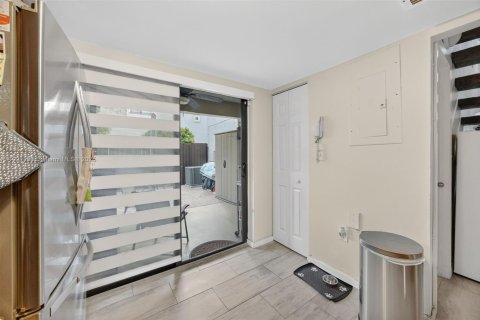 Купить таунхаус в Майами, Флорида 2 спальни, 100.15м2, № 1975496 - фото 7