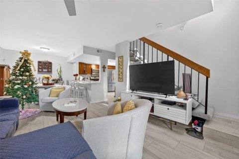 Купить таунхаус в Майами, Флорида 2 спальни, 100.15м2, № 1975496 - фото 15