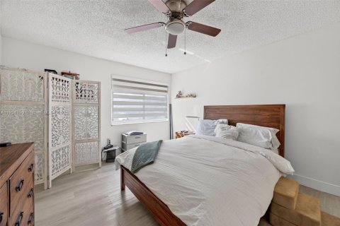 Купить таунхаус в Майами, Флорида 2 спальни, 100.15м2, № 1975496 - фото 27