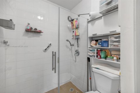 Купить таунхаус в Майами, Флорида 2 спальни, 100.15м2, № 1975496 - фото 24