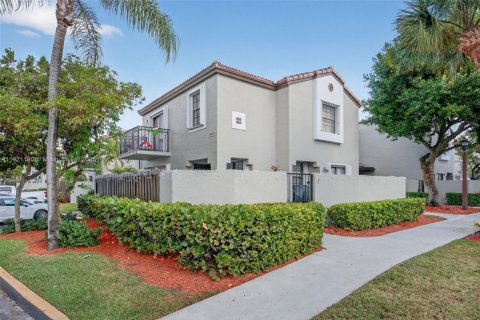 Купить таунхаус в Майами, Флорида 2 спальни, 100.15м2, № 1975496 - фото 1