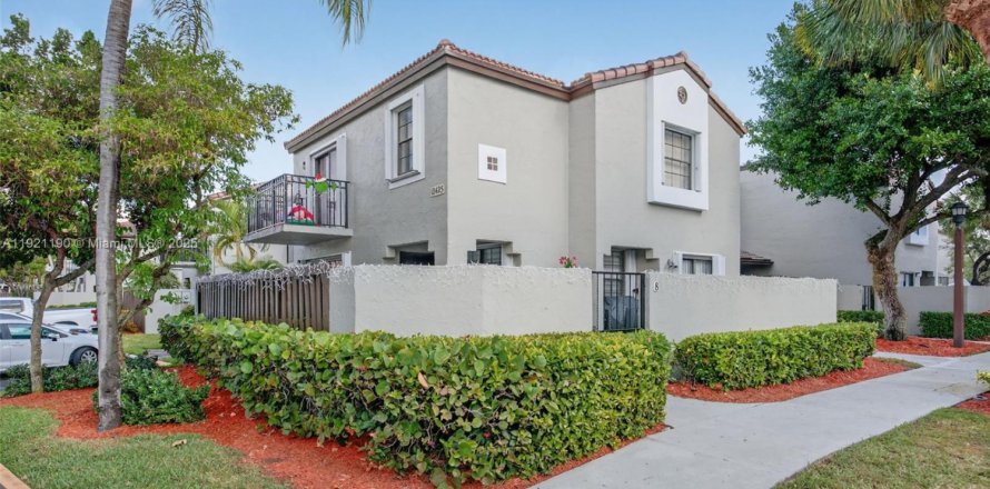 Таунхаус в Майами, Флорида 2 спальни, 100.15м2 № 1975496