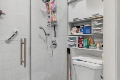 Купить таунхаус в Майами, Флорида 2 спальни, 100.15м2, № 1975496 - фото 25