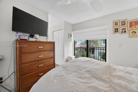 Купить таунхаус в Майами, Флорида 2 спальни, 100.15м2, № 1975496 - фото 18