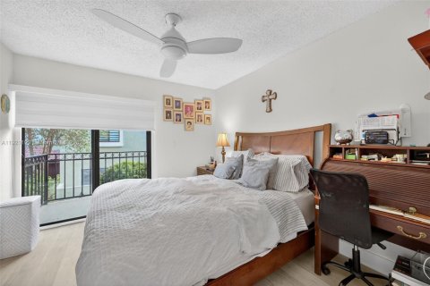 Купить таунхаус в Майами, Флорида 2 спальни, 100.15м2, № 1975496 - фото 17