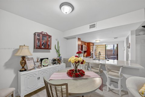 Купить таунхаус в Майами, Флорида 2 спальни, 100.15м2, № 1975496 - фото 12