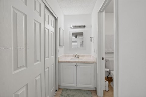 Купить таунхаус в Майами, Флорида 2 спальни, 100.15м2, № 1975496 - фото 30