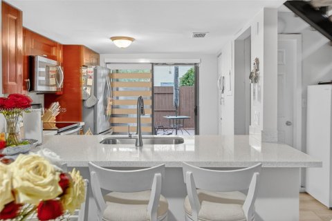 Купить таунхаус в Майами, Флорида 2 спальни, 100.15м2, № 1975496 - фото 11