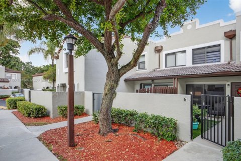 Купить таунхаус в Майами, Флорида 2 спальни, 100.15м2, № 1975496 - фото 3