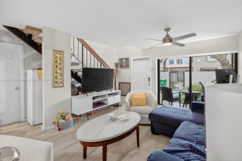 Купить таунхаус в Майами, Флорида 2 спальни, 100.15м2, № 1975496 - фото 13