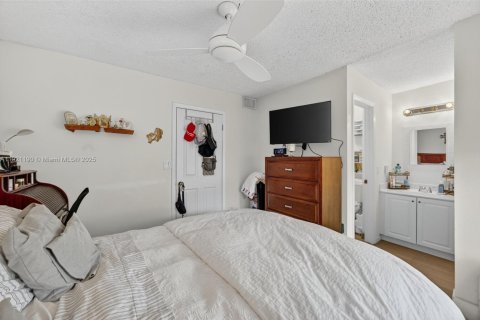 Купить таунхаус в Майами, Флорида 2 спальни, 100.15м2, № 1975496 - фото 22