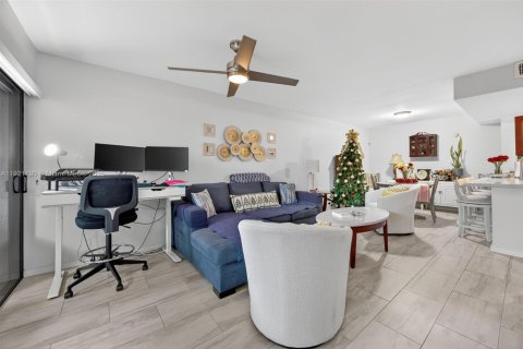 Купить таунхаус в Майами, Флорида 2 спальни, 100.15м2, № 1975496 - фото 16