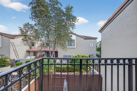 Купить таунхаус в Майами, Флорида 2 спальни, 100.15м2, № 1975496 - фото 20