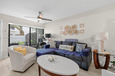 Купить таунхаус в Майами, Флорида 2 спальни, 100.15м2, № 1975496 - фото 14