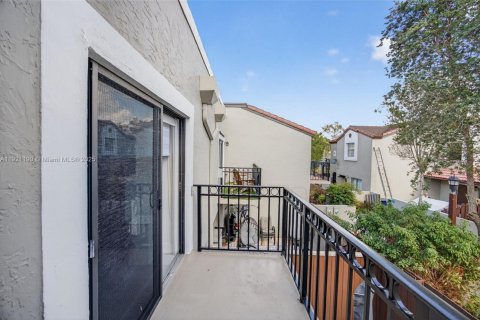 Купить таунхаус в Майами, Флорида 2 спальни, 100.15м2, № 1975496 - фото 21