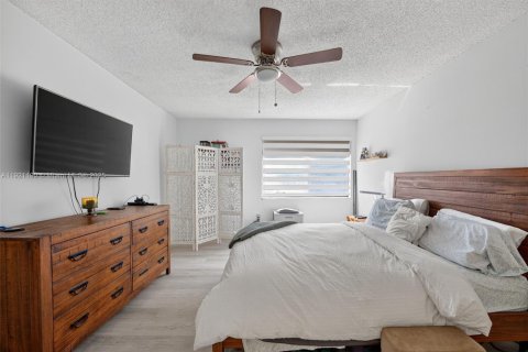 Купить таунхаус в Майами, Флорида 2 спальни, 100.15м2, № 1975496 - фото 26