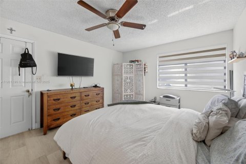 Купить таунхаус в Майами, Флорида 2 спальни, 100.15м2, № 1975496 - фото 28