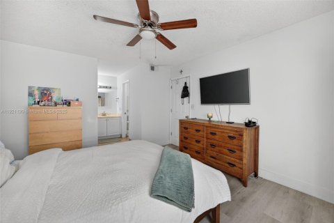 Купить таунхаус в Майами, Флорида 2 спальни, 100.15м2, № 1975496 - фото 29